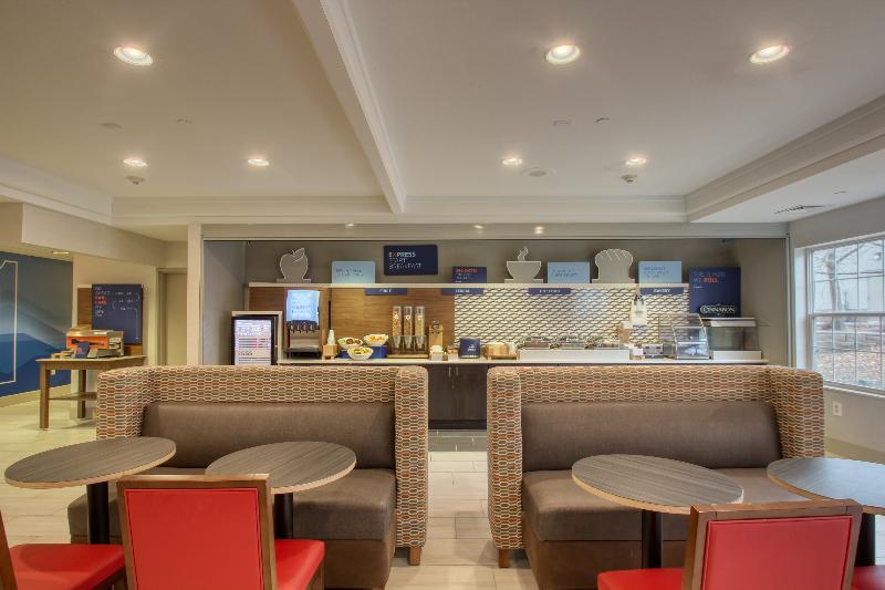Holiday Inn Express Hotel & Suites Oshkosh - State Route 41 By Ihg Eksteriør billede