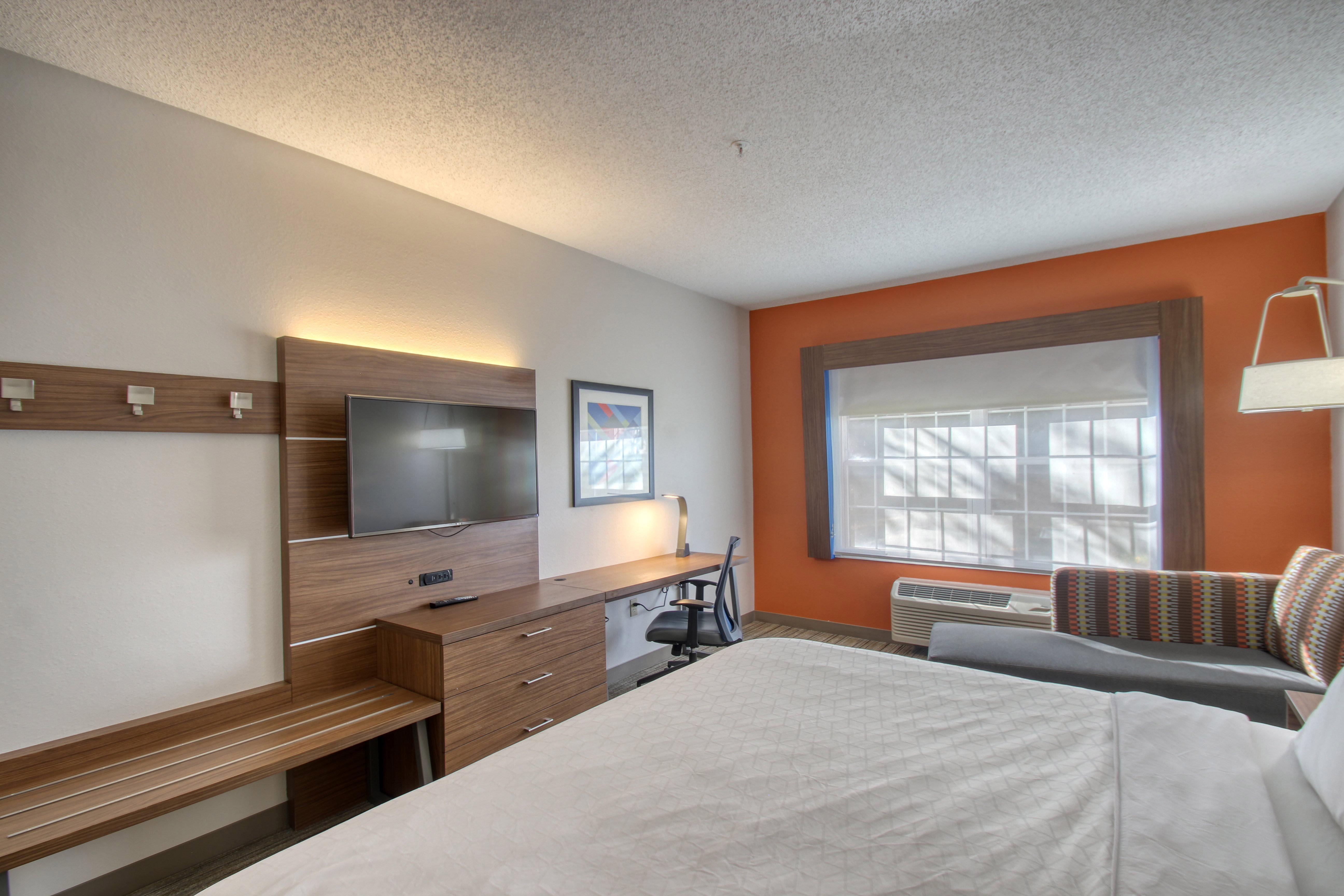 Holiday Inn Express Hotel & Suites Oshkosh - State Route 41 By Ihg Eksteriør billede
