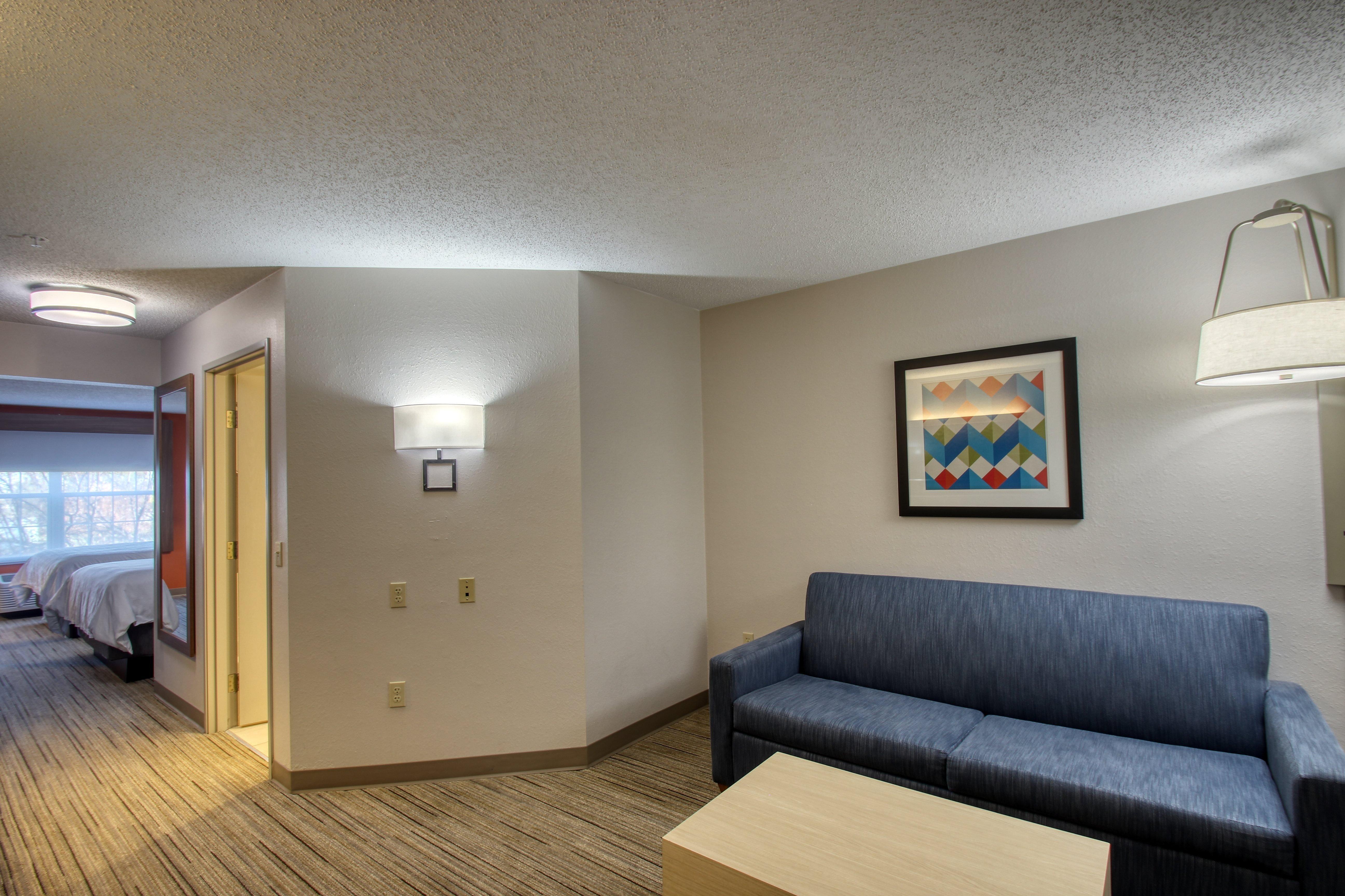 Holiday Inn Express Hotel & Suites Oshkosh - State Route 41 By Ihg Eksteriør billede