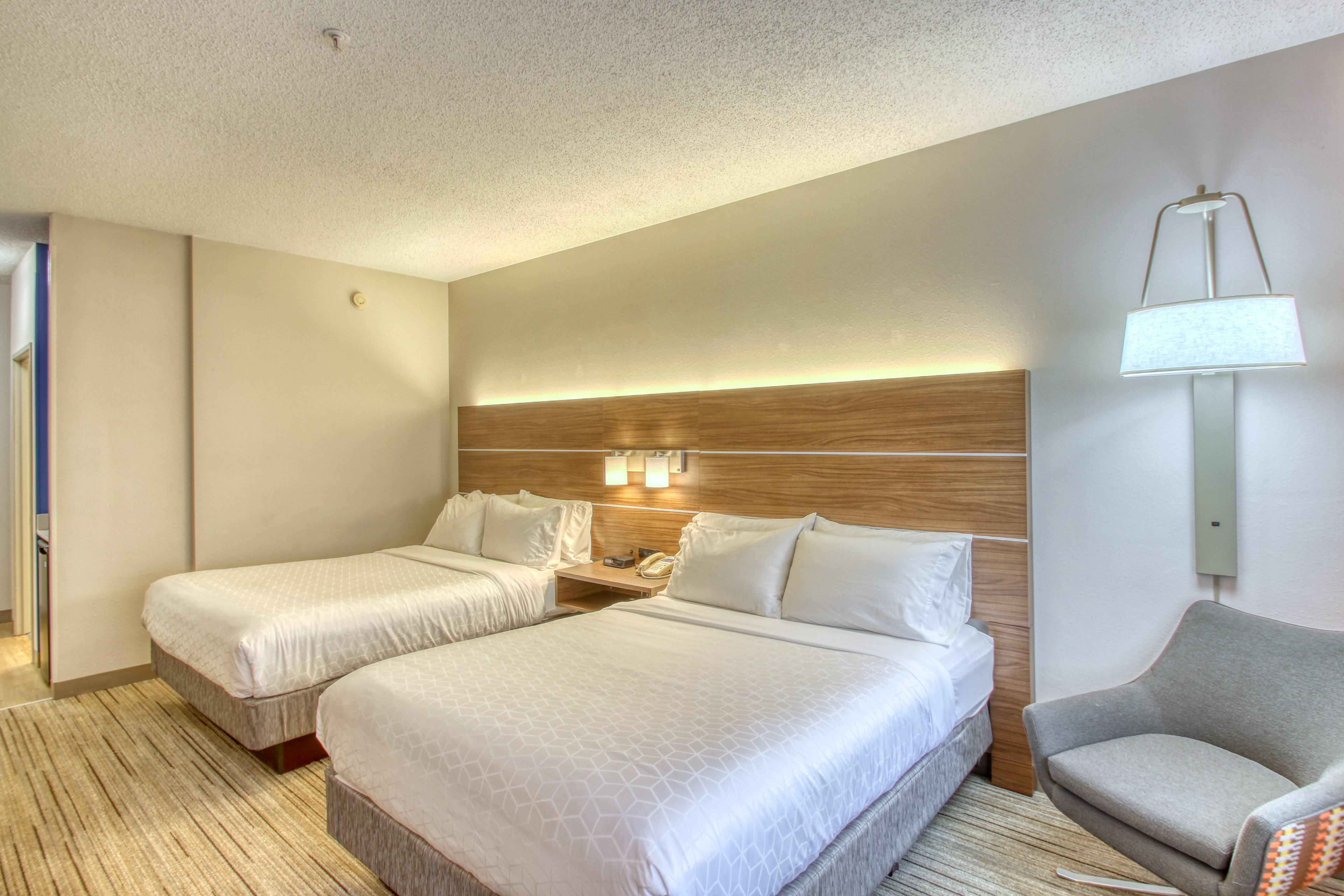 Holiday Inn Express Hotel & Suites Oshkosh - State Route 41 By Ihg Eksteriør billede