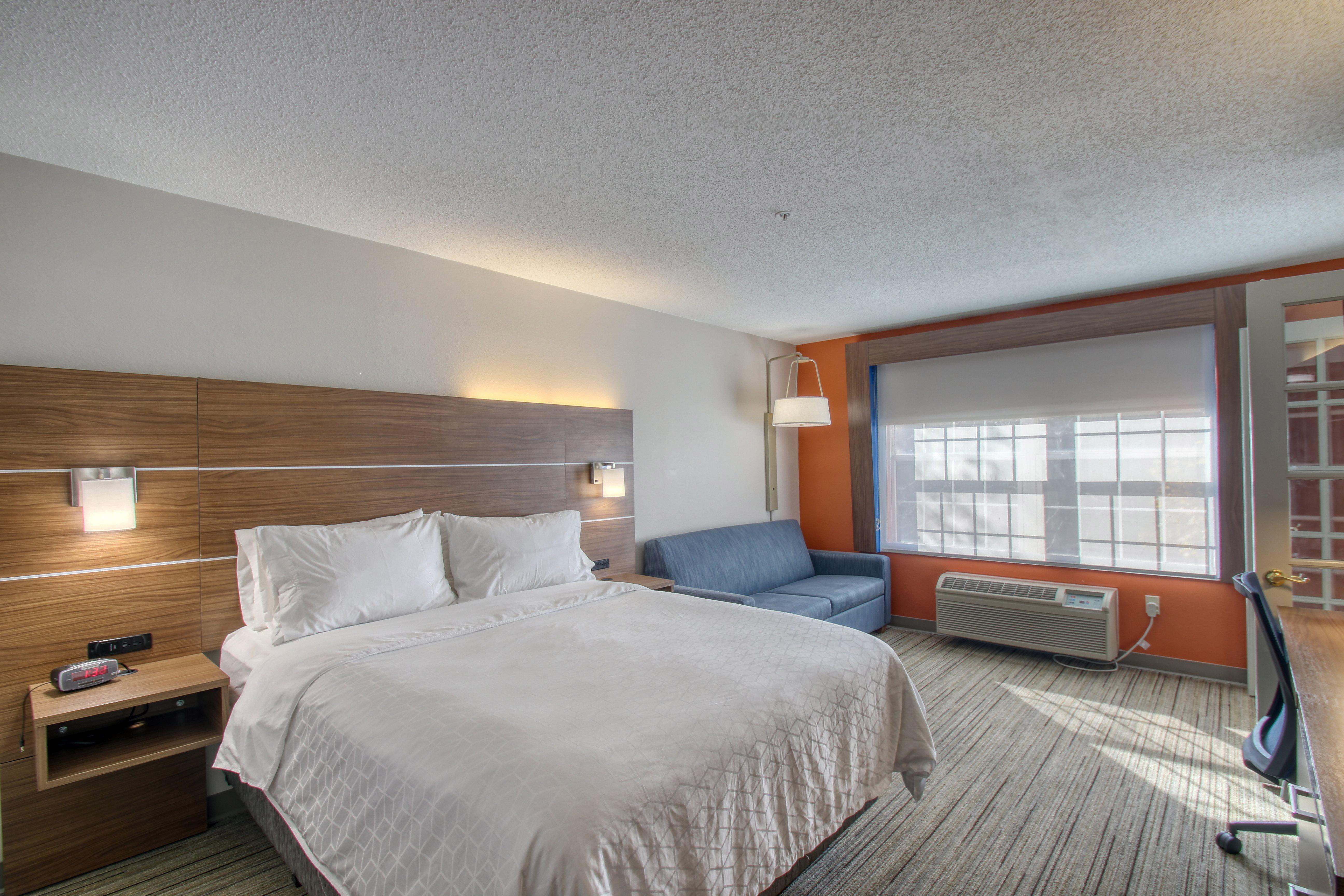 Holiday Inn Express Hotel & Suites Oshkosh - State Route 41 By Ihg Eksteriør billede