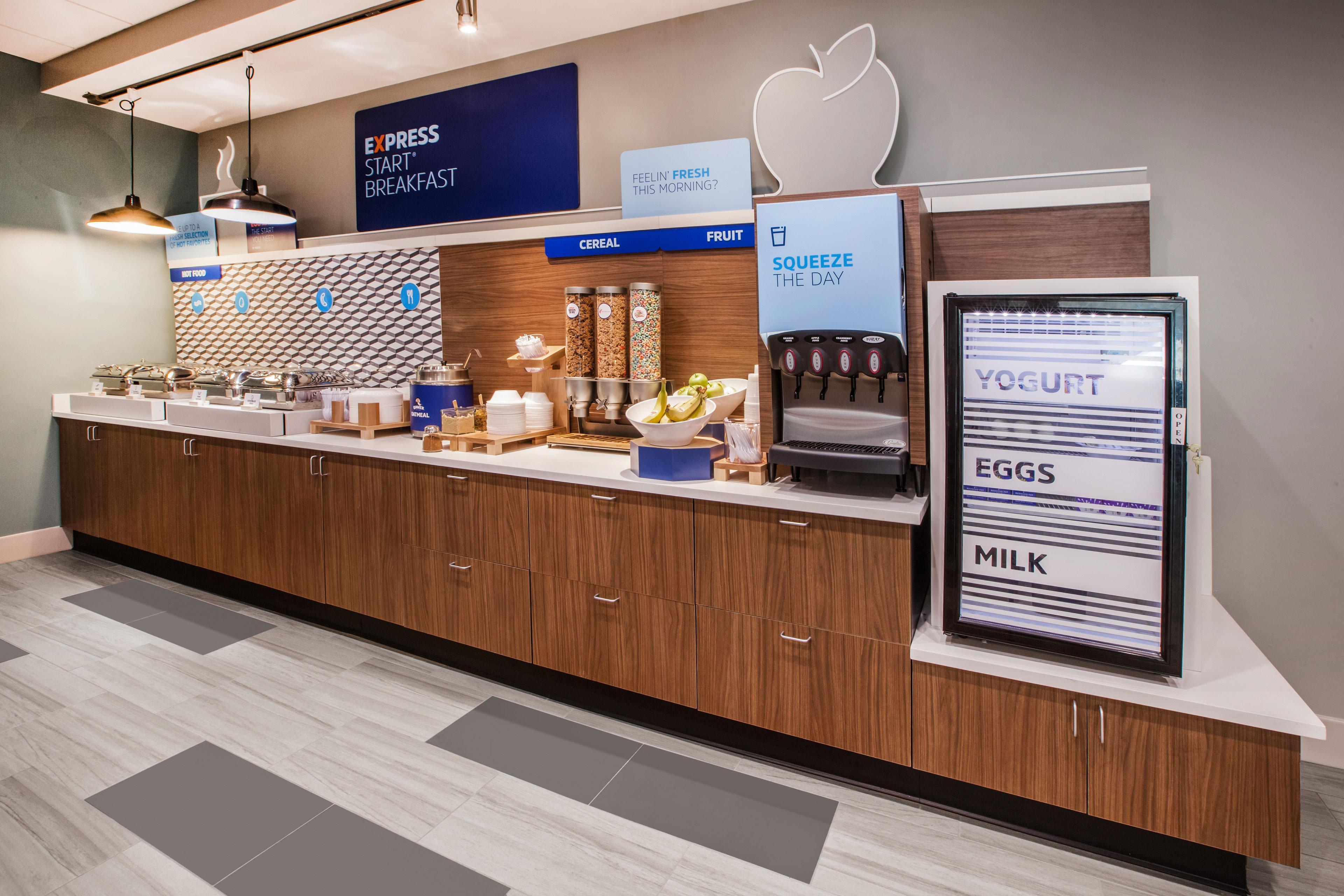 Holiday Inn Express Hotel & Suites Oshkosh - State Route 41 By Ihg Eksteriør billede