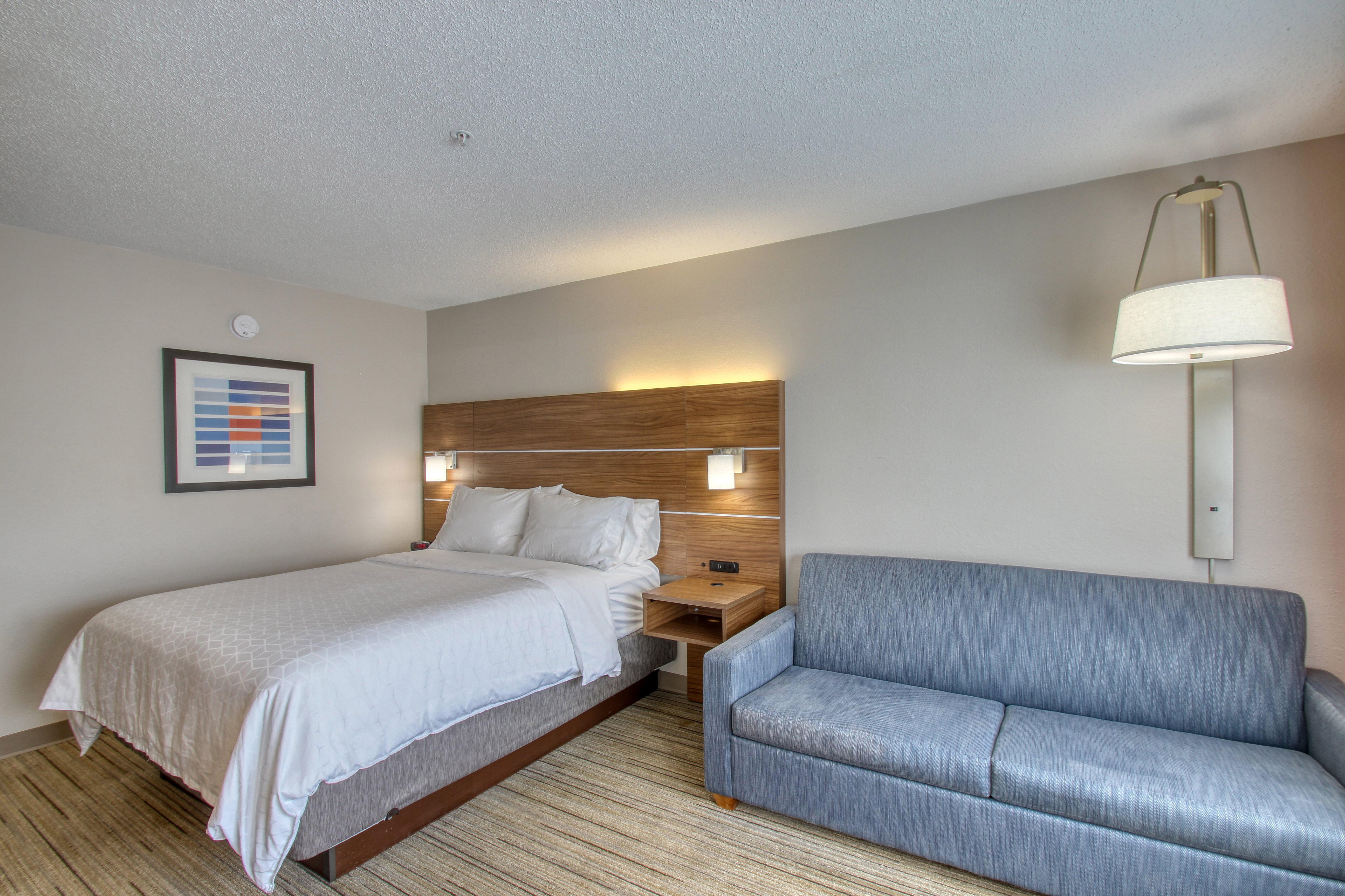 Holiday Inn Express Hotel & Suites Oshkosh - State Route 41 By Ihg Eksteriør billede