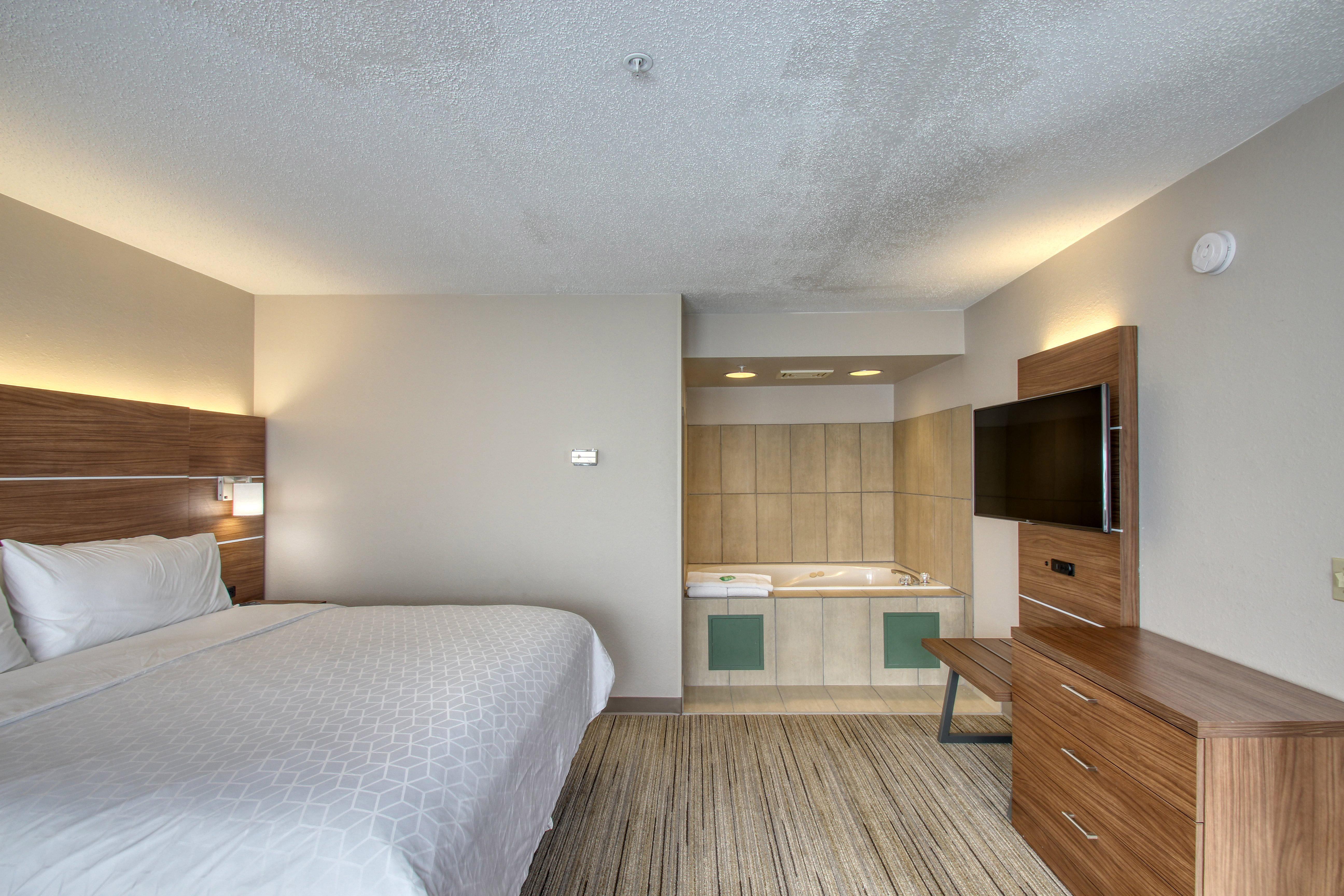 Holiday Inn Express Hotel & Suites Oshkosh - State Route 41 By Ihg Eksteriør billede