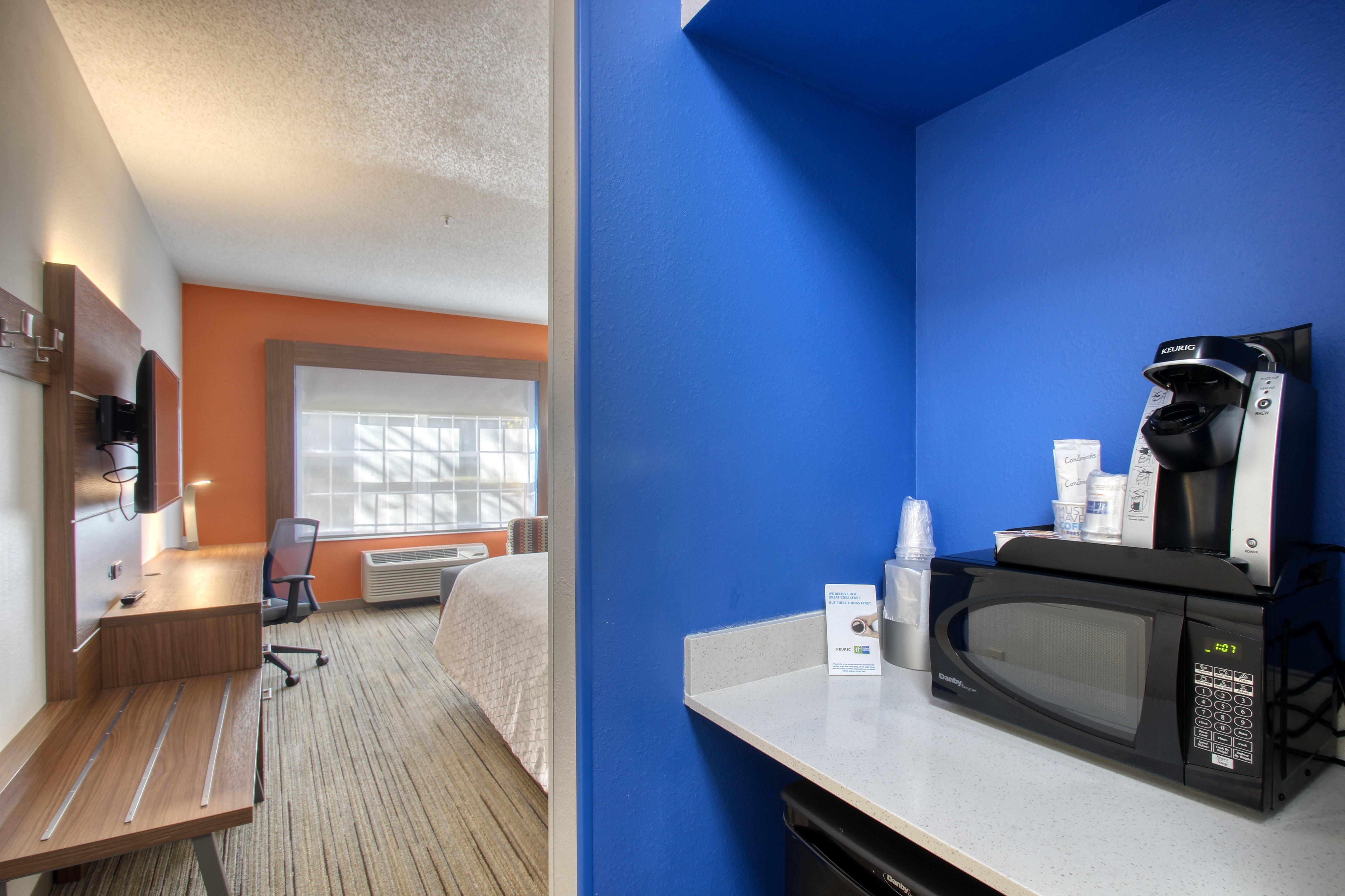 Holiday Inn Express Hotel & Suites Oshkosh - State Route 41 By Ihg Eksteriør billede