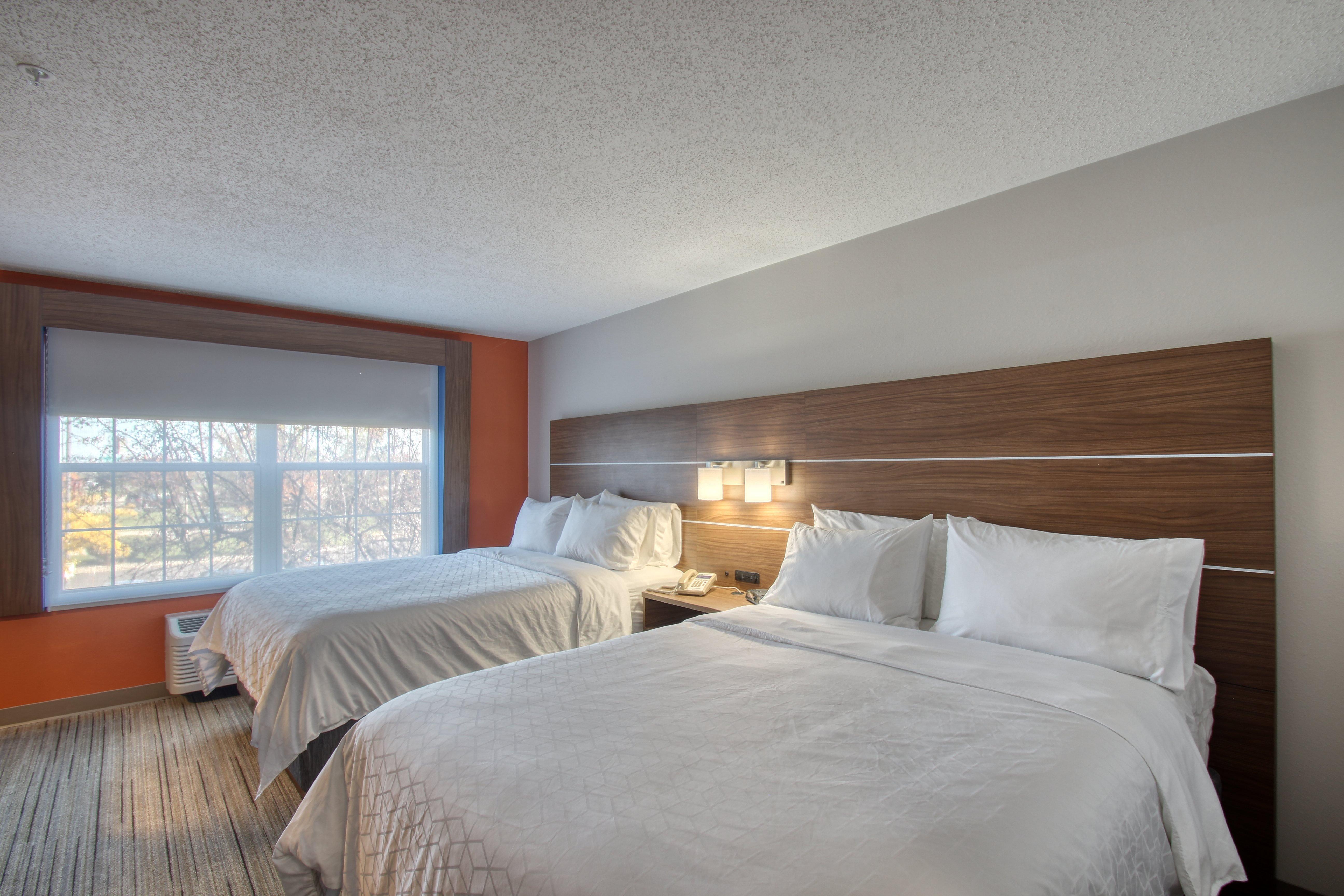 Holiday Inn Express Hotel & Suites Oshkosh - State Route 41 By Ihg Eksteriør billede