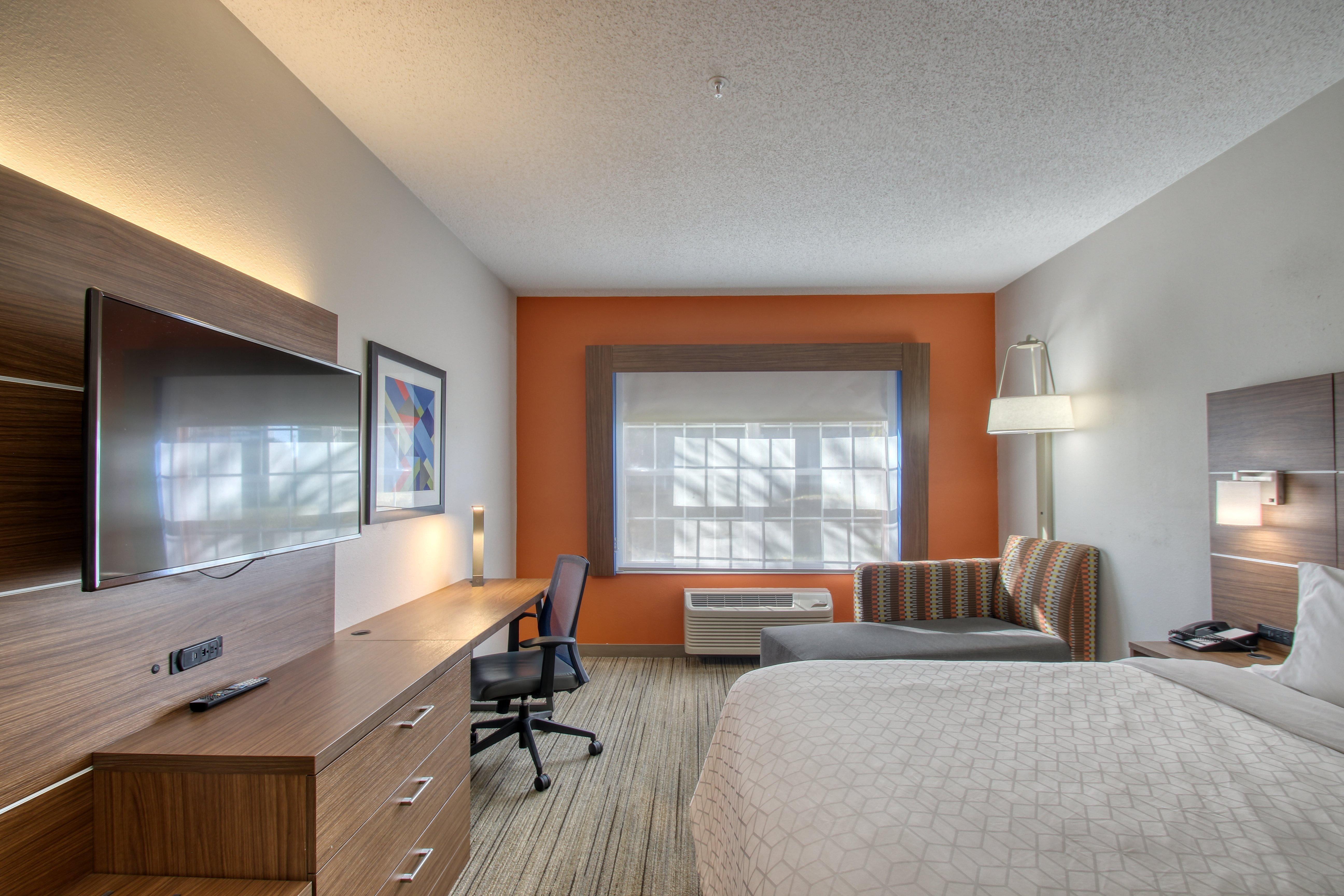 Holiday Inn Express Hotel & Suites Oshkosh - State Route 41 By Ihg Eksteriør billede