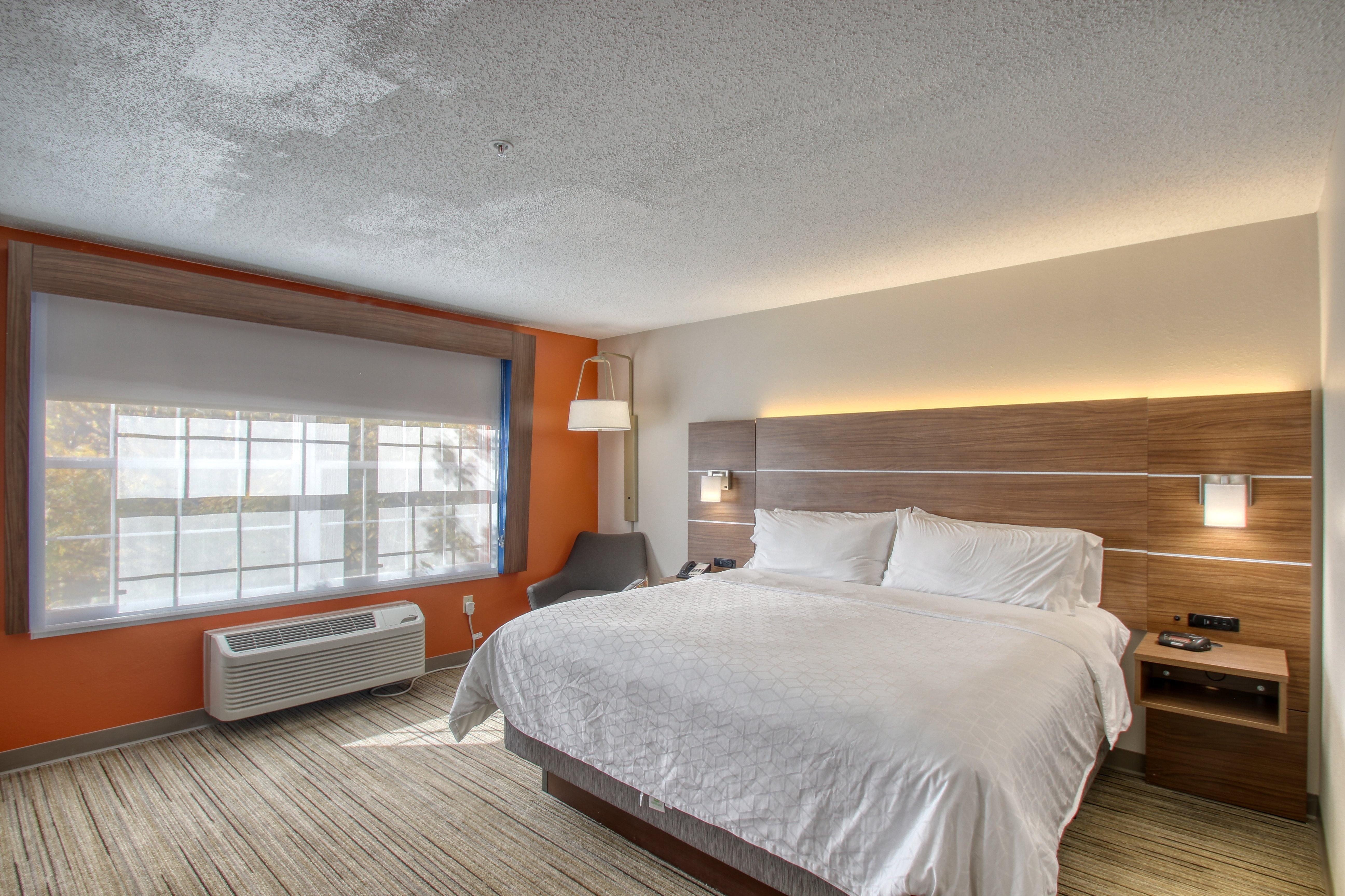 Holiday Inn Express Hotel & Suites Oshkosh - State Route 41 By Ihg Eksteriør billede