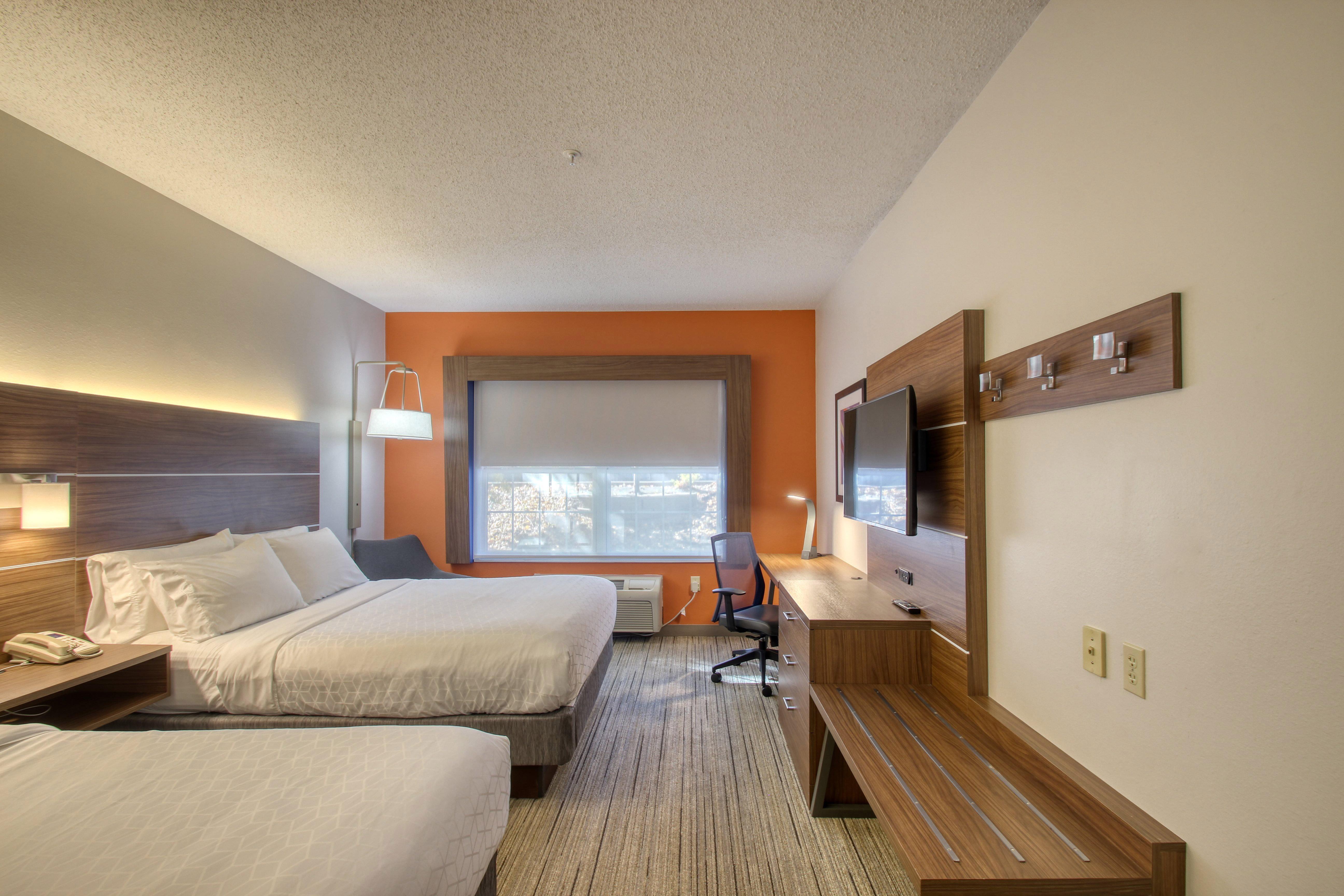 Holiday Inn Express Hotel & Suites Oshkosh - State Route 41 By Ihg Eksteriør billede