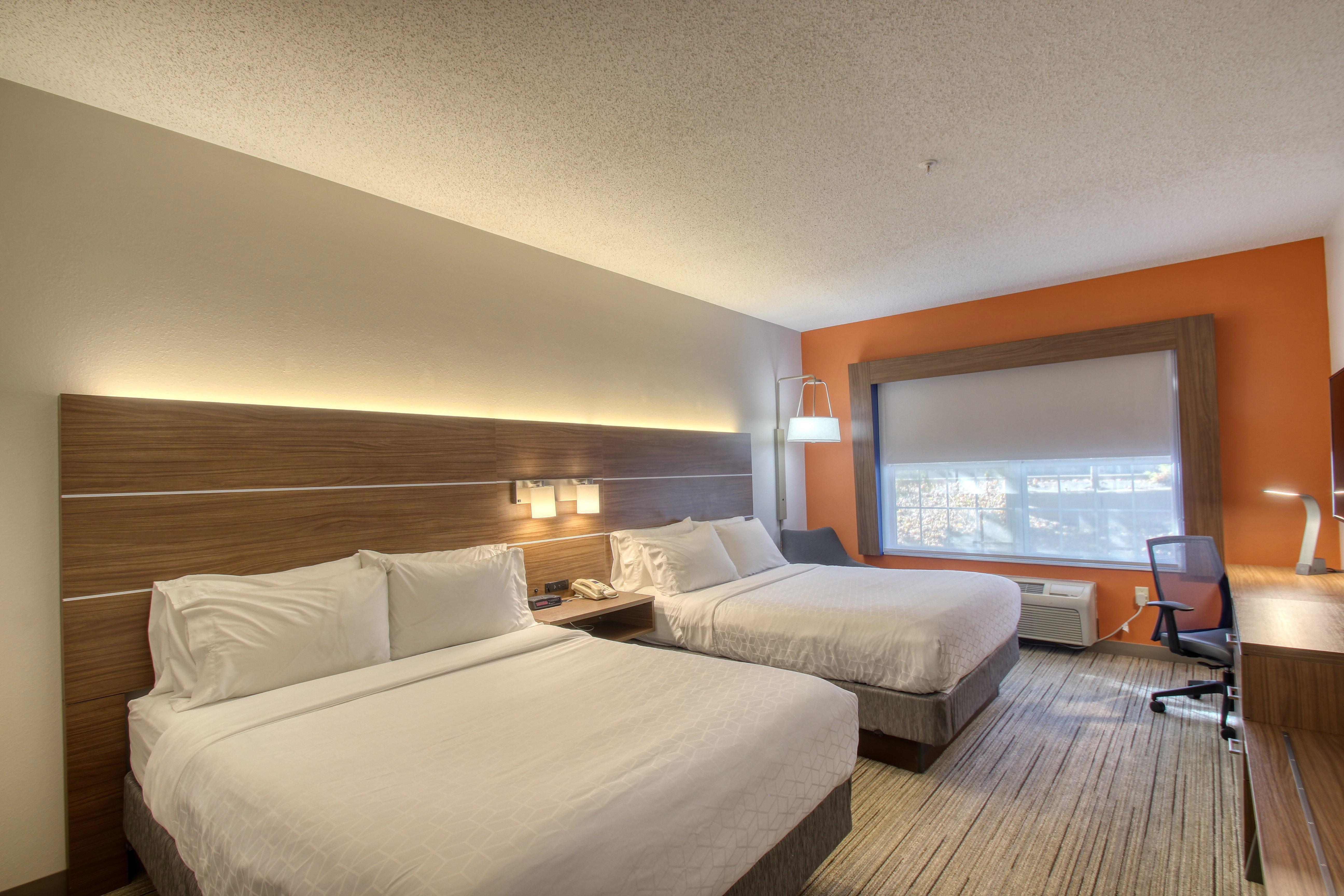Holiday Inn Express Hotel & Suites Oshkosh - State Route 41 By Ihg Eksteriør billede