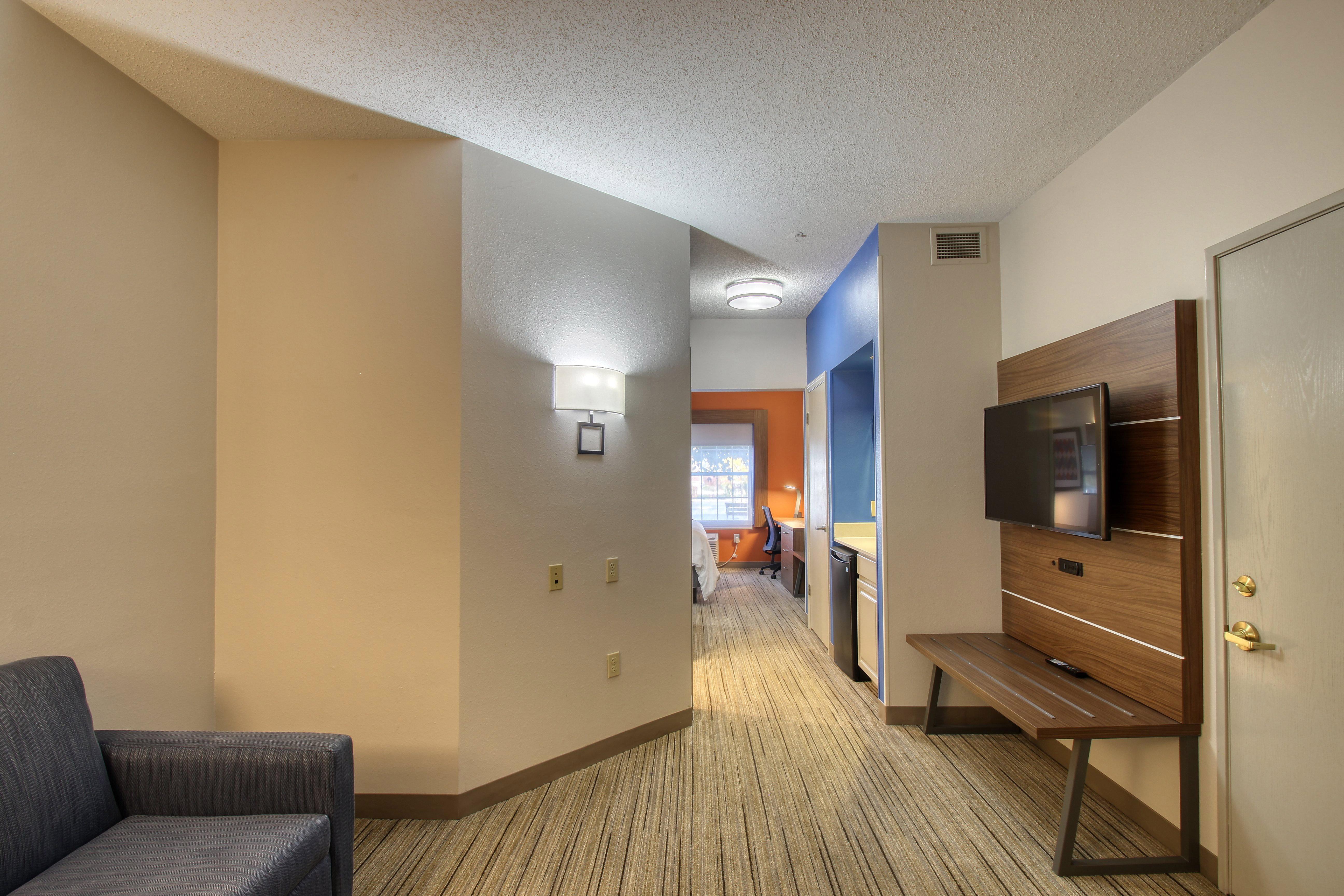 Holiday Inn Express Hotel & Suites Oshkosh - State Route 41 By Ihg Eksteriør billede