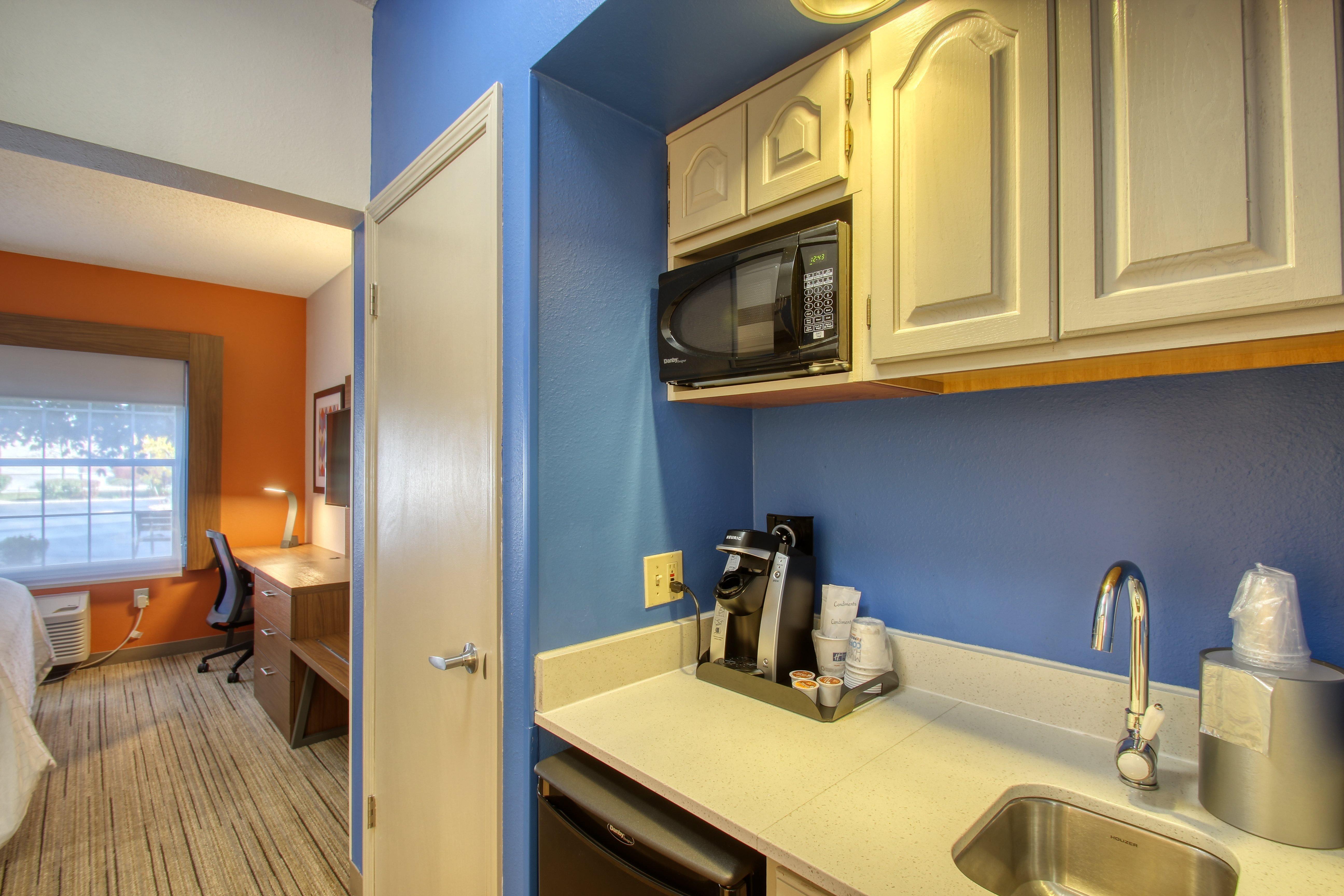 Holiday Inn Express Hotel & Suites Oshkosh - State Route 41 By Ihg Eksteriør billede