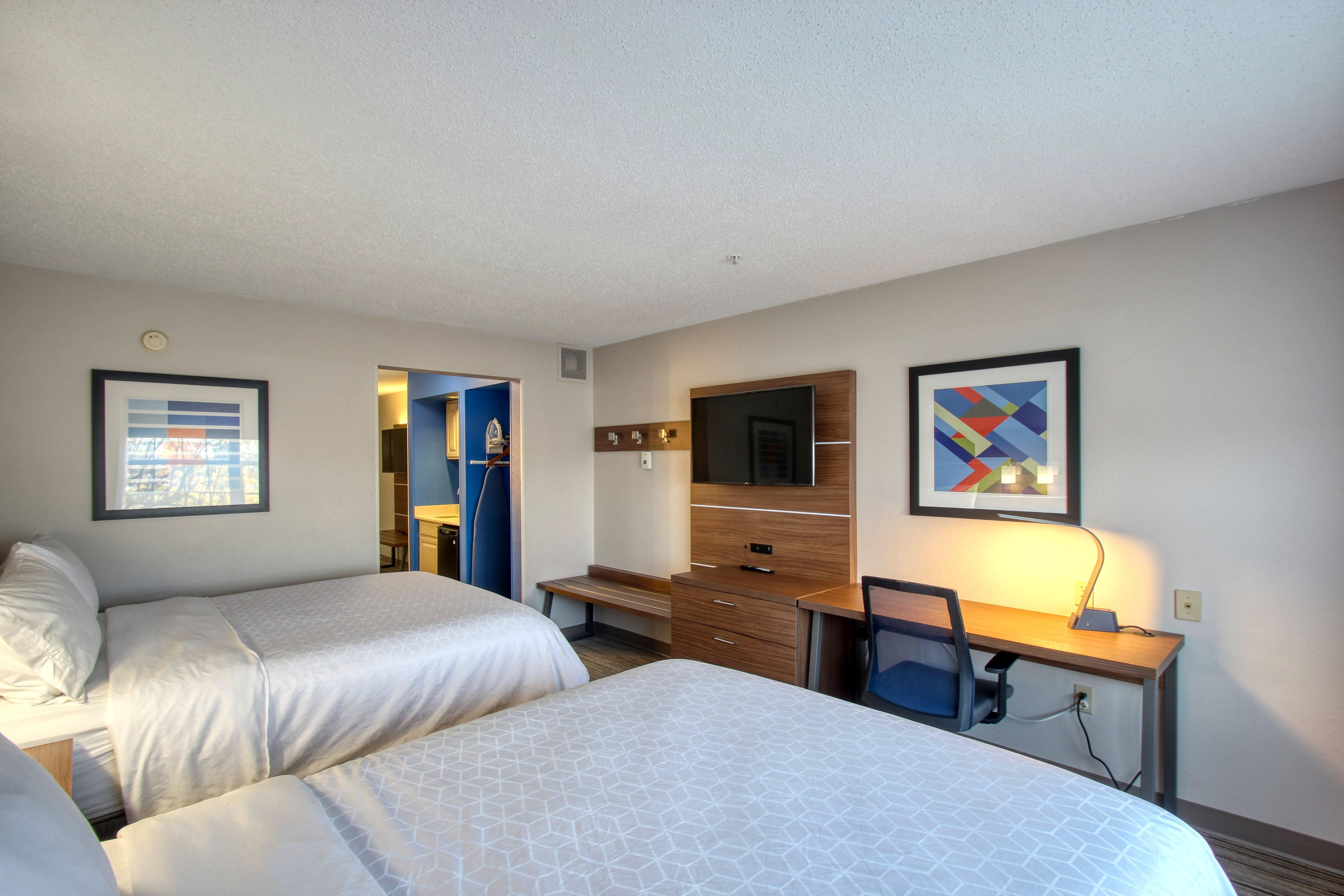Holiday Inn Express Hotel & Suites Oshkosh - State Route 41 By Ihg Eksteriør billede