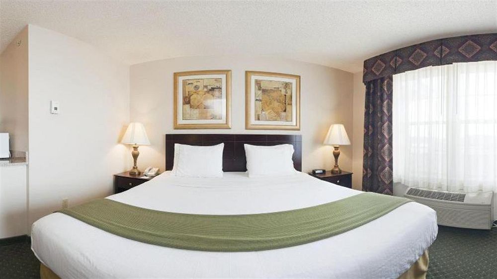 Holiday Inn Express Hotel & Suites Oshkosh - State Route 41 By Ihg Eksteriør billede