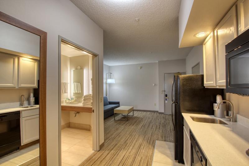 Holiday Inn Express Hotel & Suites Oshkosh - State Route 41 By Ihg Eksteriør billede