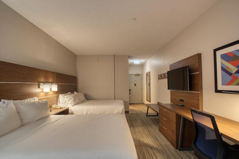Holiday Inn Express Hotel & Suites Oshkosh - State Route 41 By Ihg Eksteriør billede