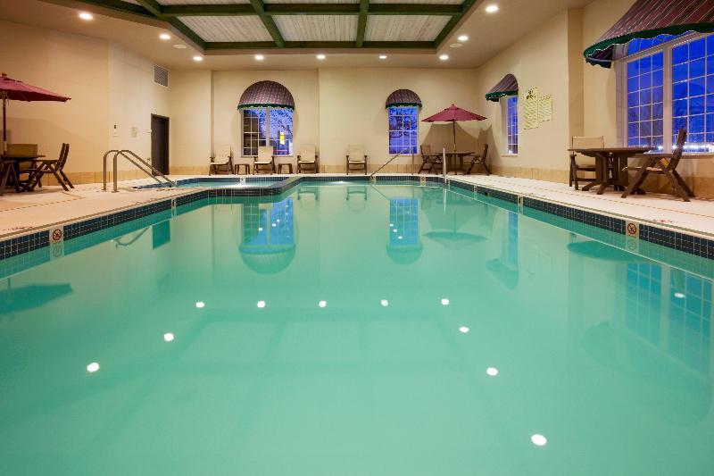 Holiday Inn Express Hotel & Suites Oshkosh - State Route 41 By Ihg Eksteriør billede