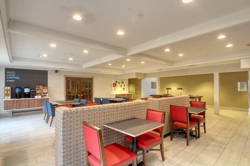 Holiday Inn Express Hotel & Suites Oshkosh - State Route 41 By Ihg Eksteriør billede